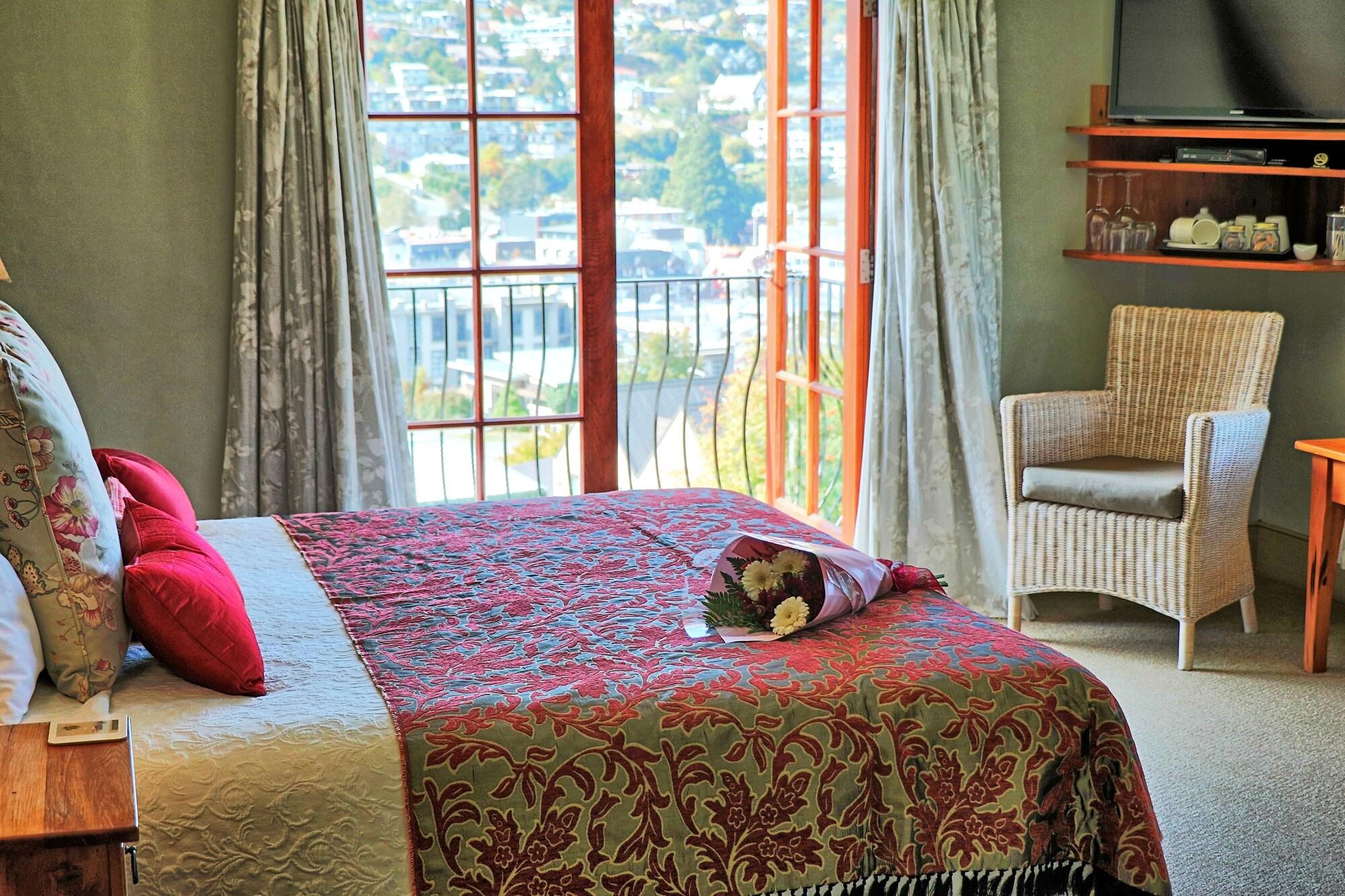 Browns Boutique Hotel Куийнстаун Екстериор снимка
