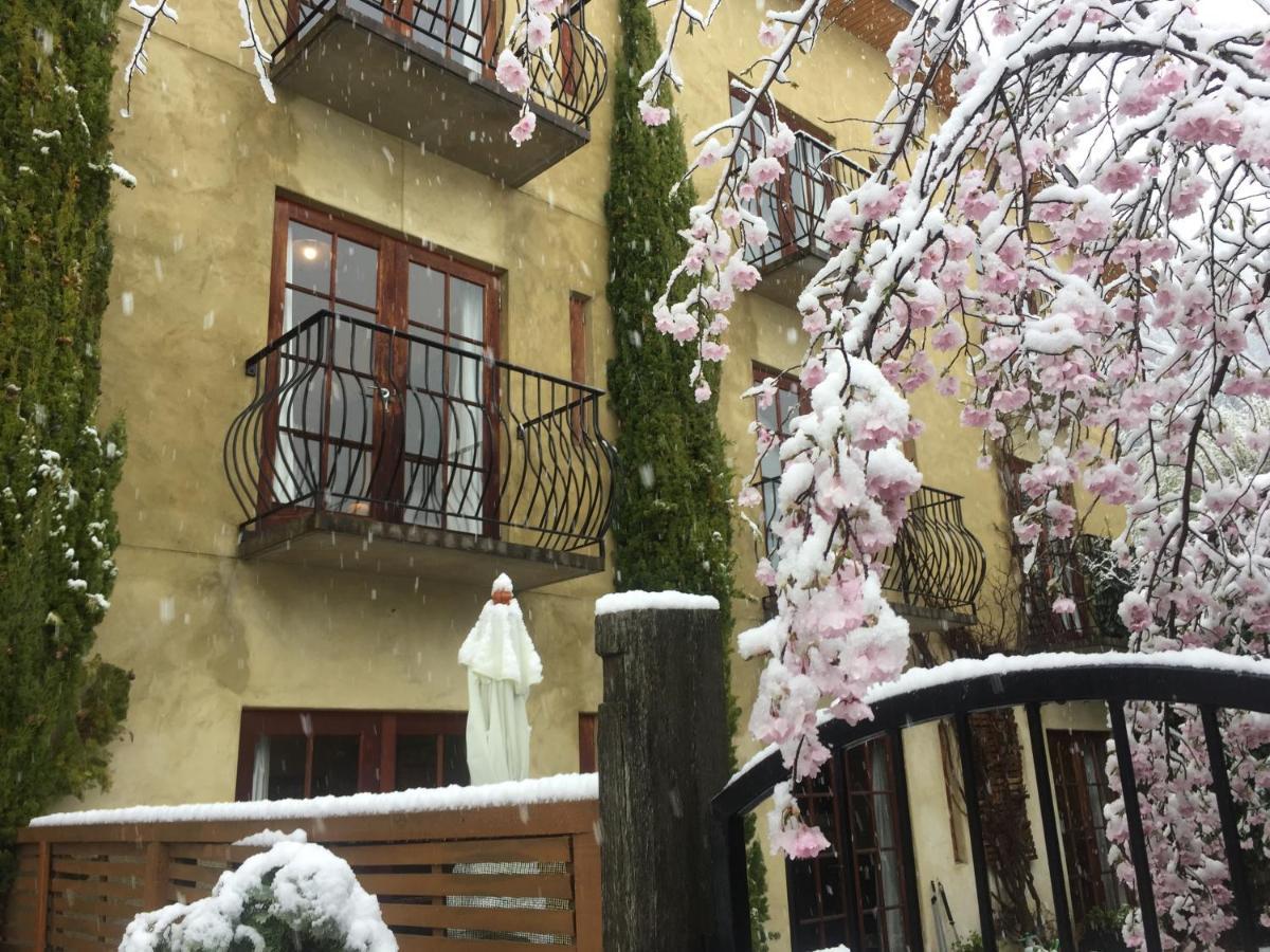 Browns Boutique Hotel Куийнстаун Екстериор снимка