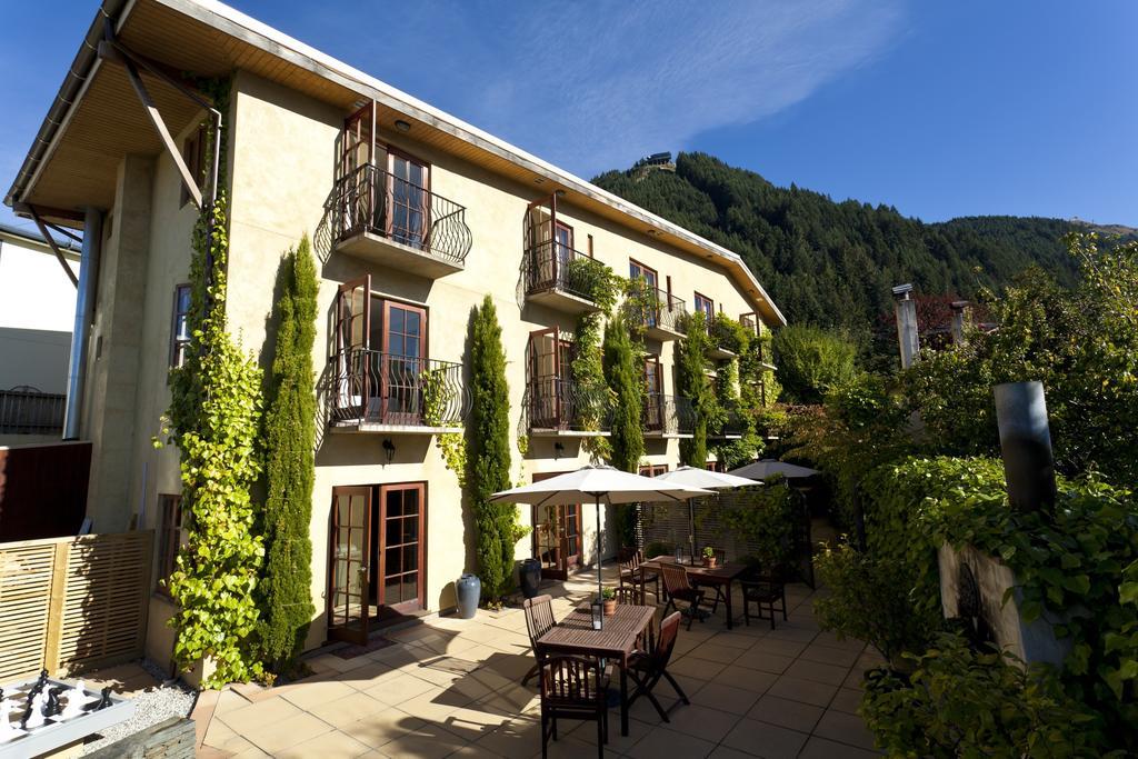 Browns Boutique Hotel Куийнстаун Екстериор снимка